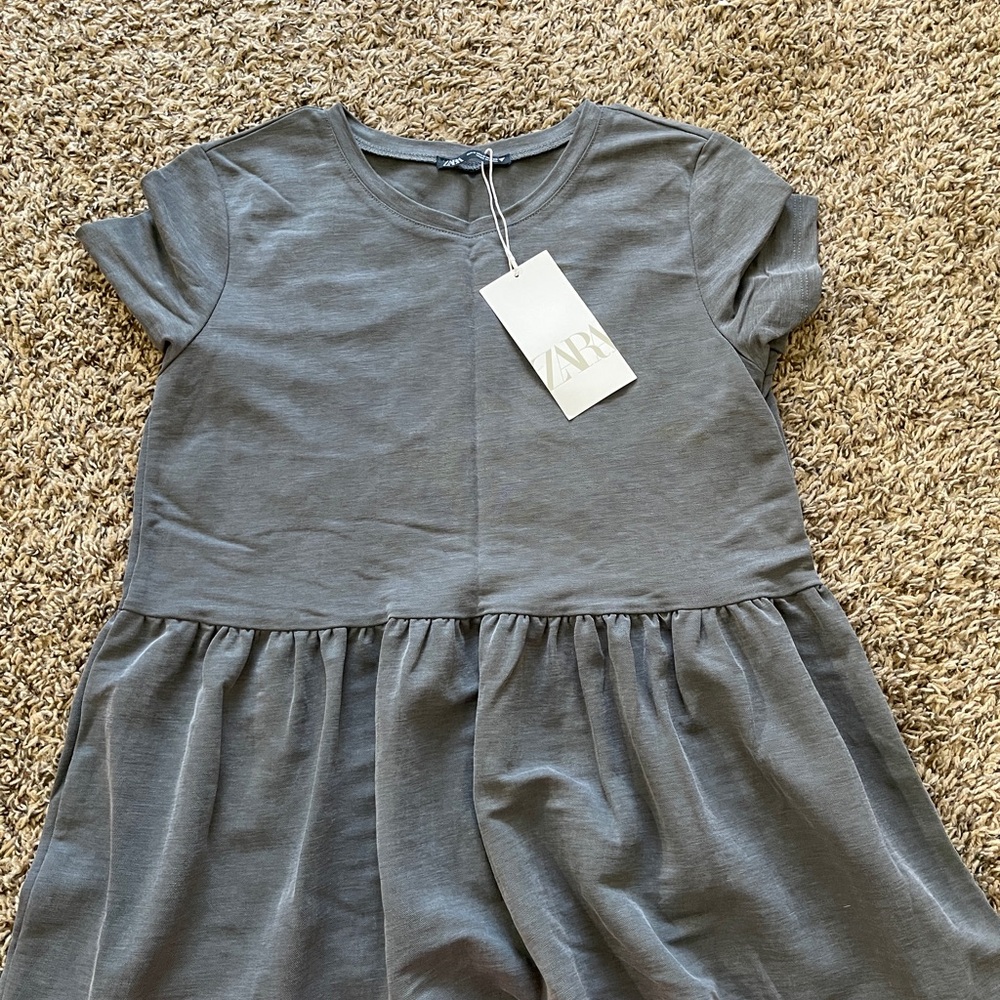 NWT ZARA GRAY FIT AND FLARE TOP